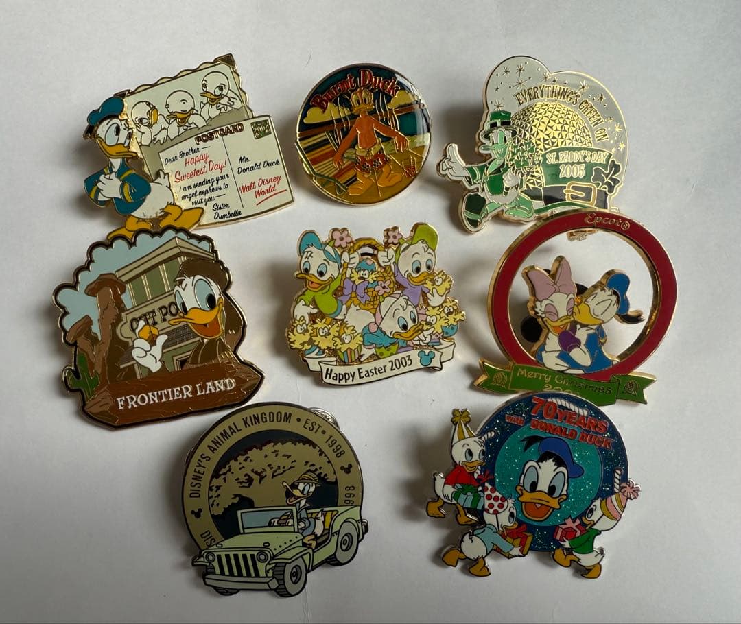 ディズニードナルドダックピンバッジ8個セット