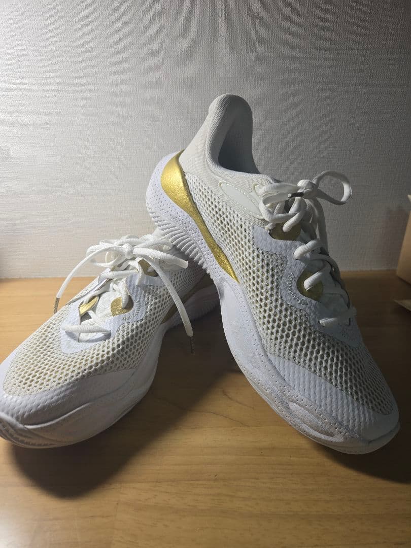 UNDER ARMOUR カリースプラッシュ バッシュ 白×金 28cm
