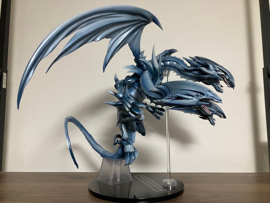 青眼の究極竜 ブルーアイズ・アルティメットドラゴン フィギュア