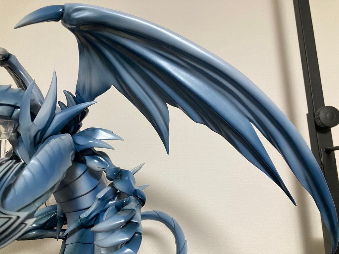 青眼の究極竜 ブルーアイズ・アルティメットドラゴン フィギュア