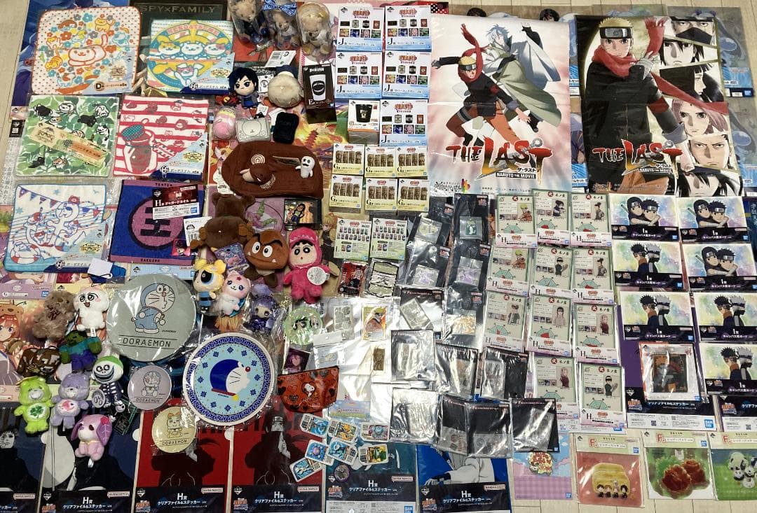 アニメグッズ　大量まとめ売り　160点以上　鬼滅　ナルト　五等分　ドラえもん　他