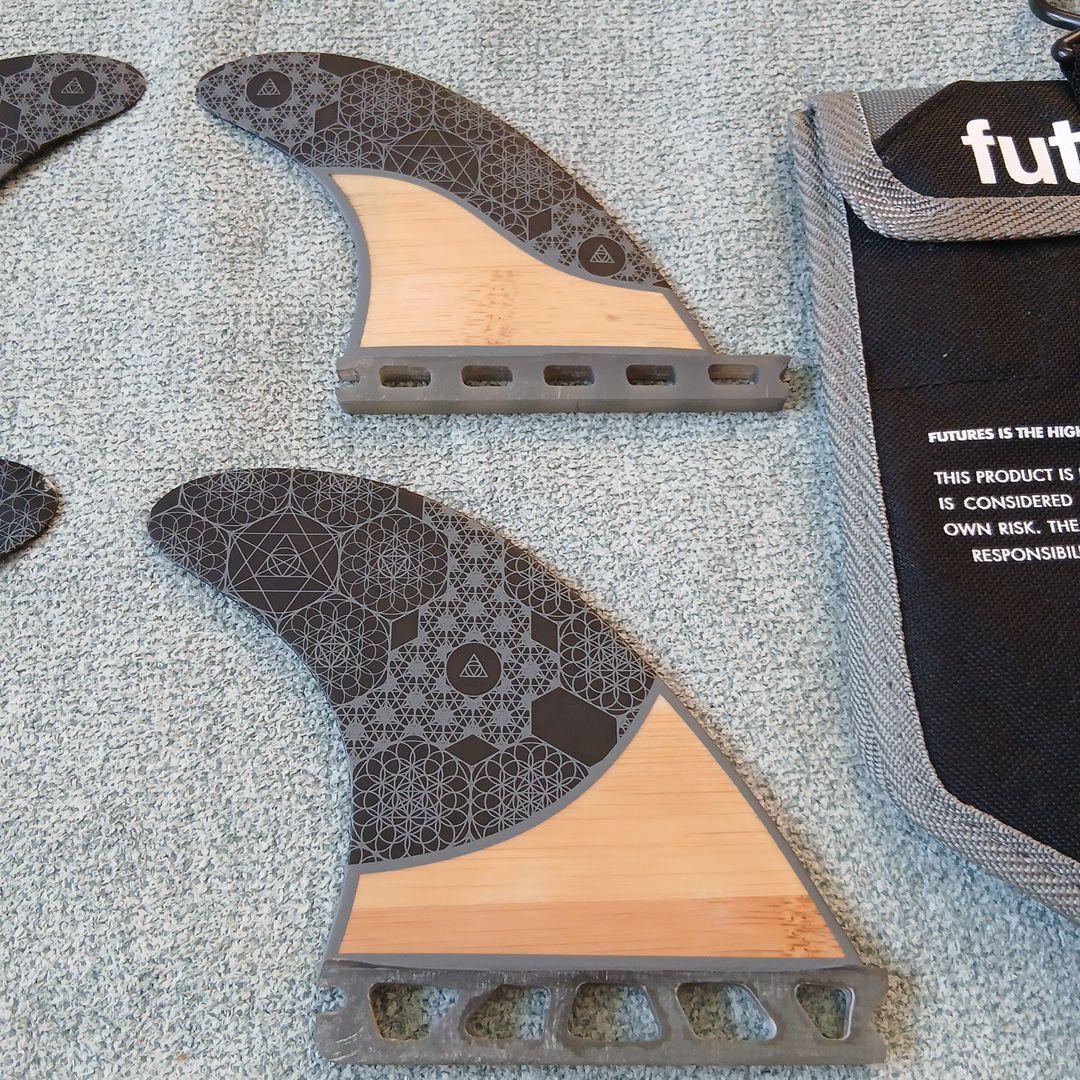 美品 futures フューチャーフィン QUAD RASTA BAMBOO