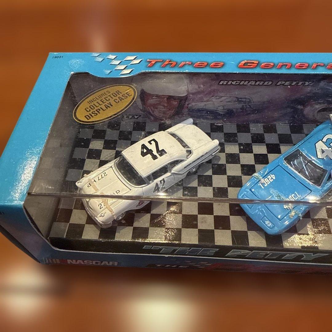 ミニカー No300. HW.NASCAR The PETTY Racing Family