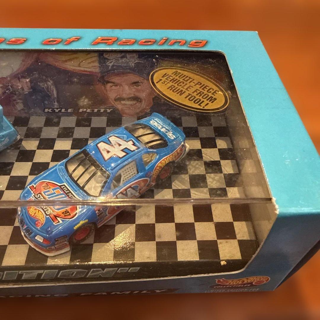 ミニカー No300. HW.NASCAR The PETTY Racing Family