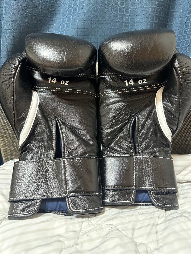 Winning ボクシンググローブ 14 oz 黒