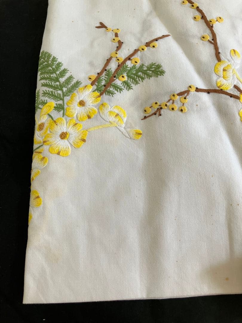 刺繍テーブルクロス　85x85cm