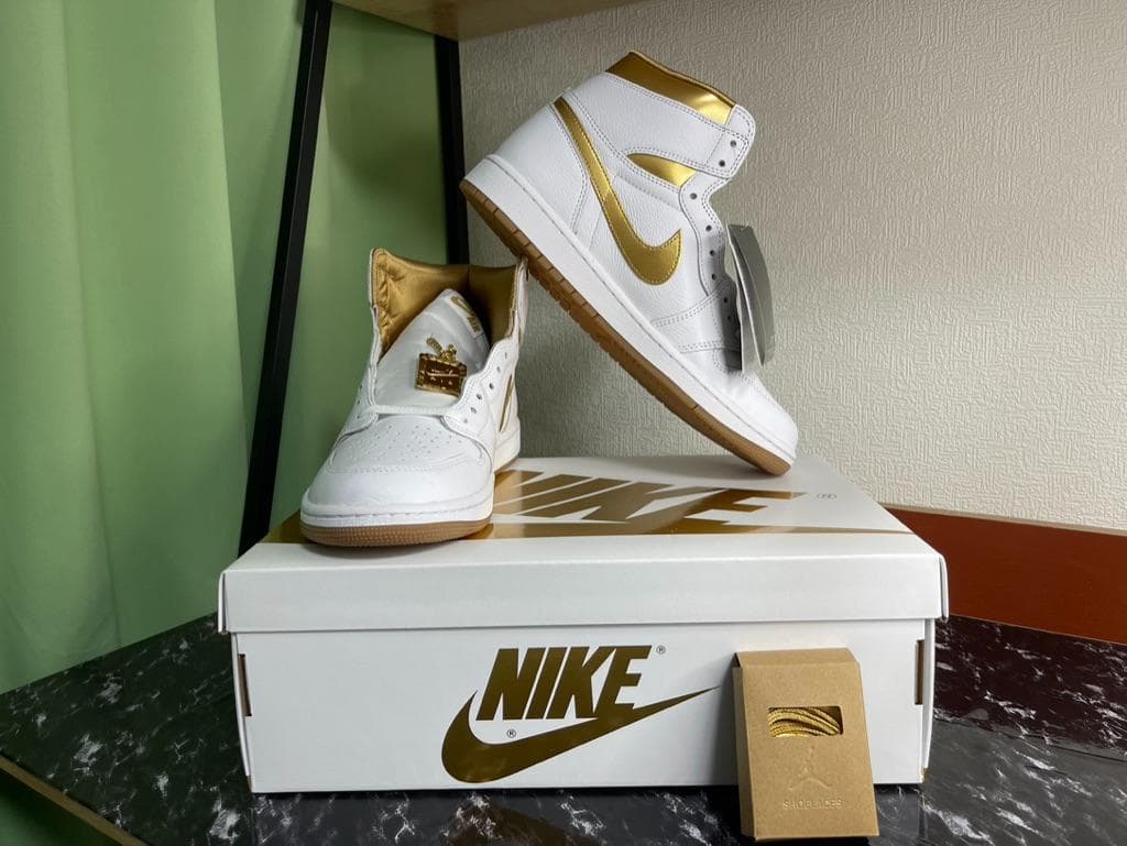 エア ジョーダン 1 レトロ HIGH OG \"White and Gold\"