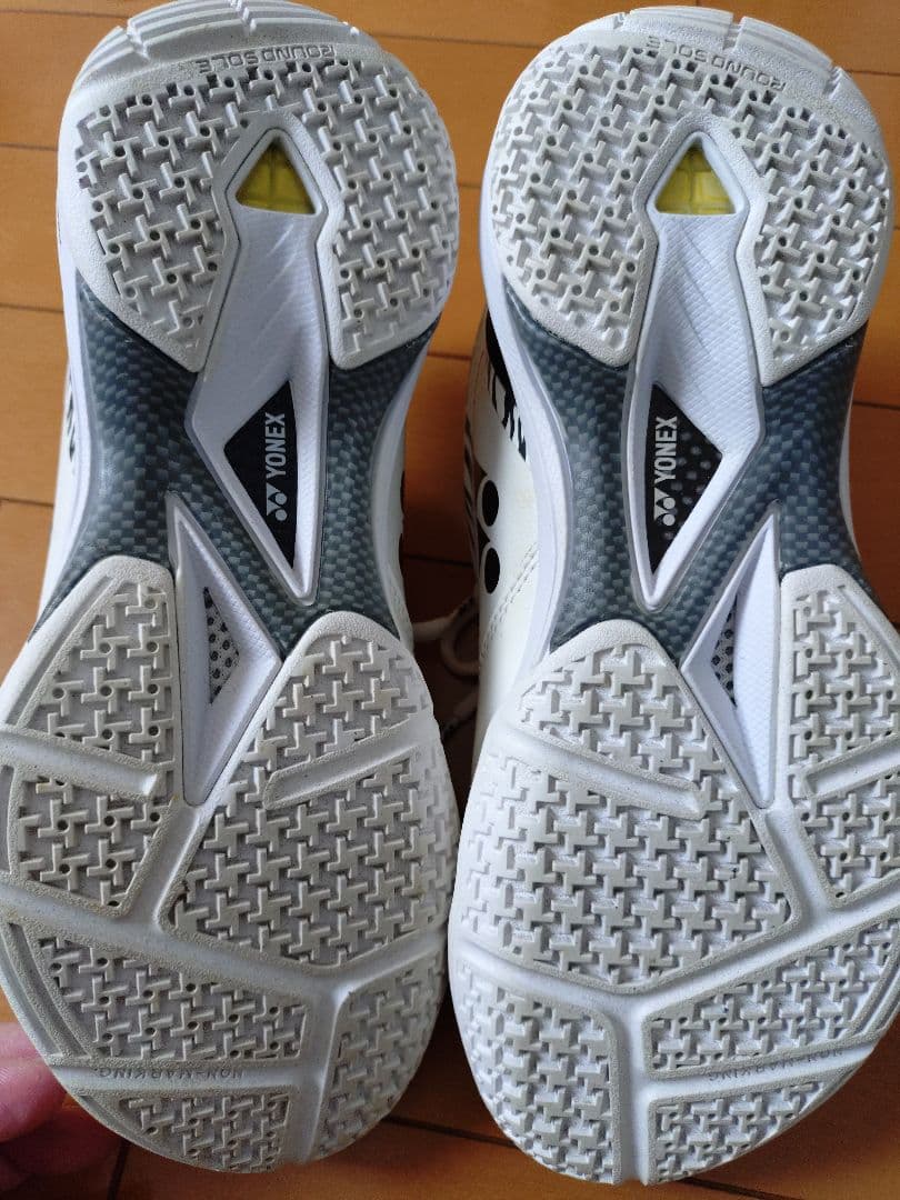 YONEX バドミントンシューズ 23.5　桃田モデル