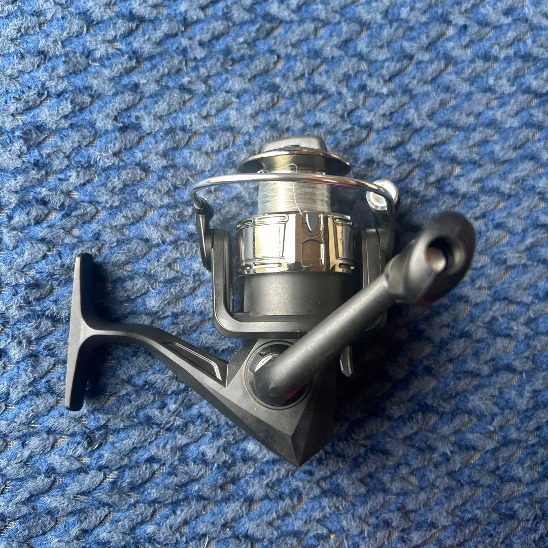 リール First come first served Spinning reel