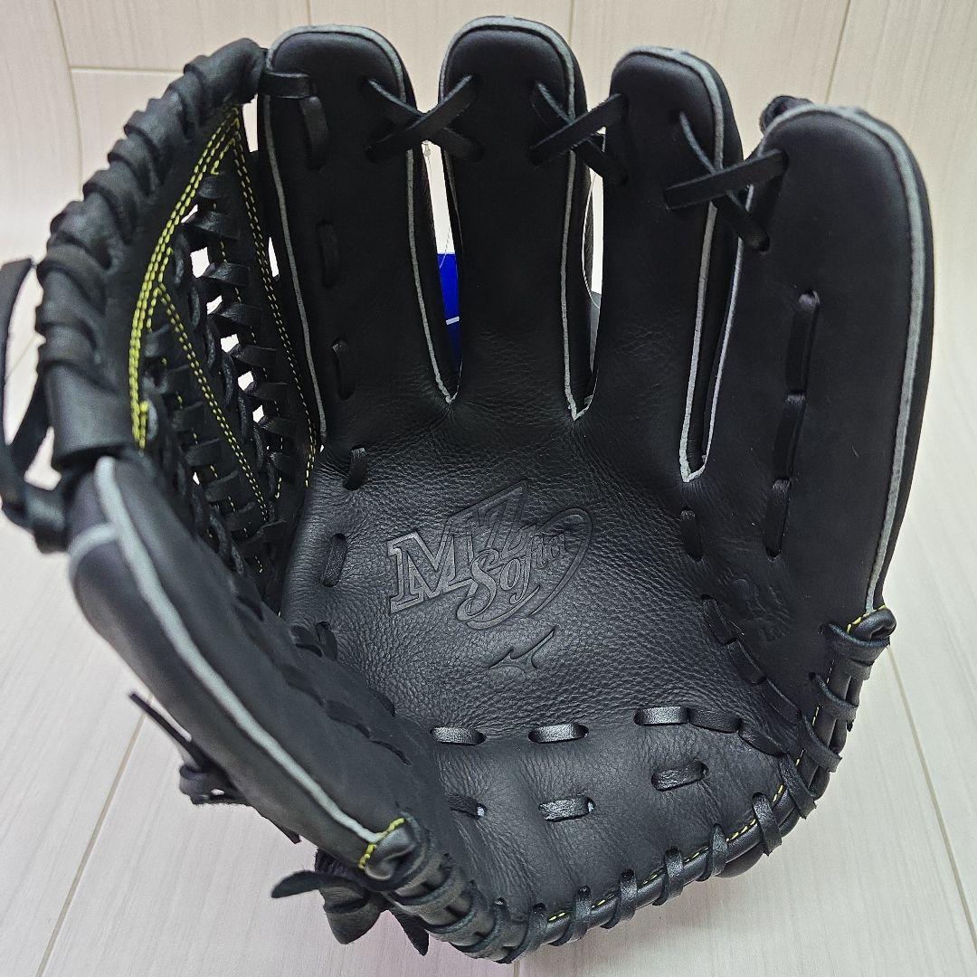 ミズノ　軟式用　エムジーソフター　オールラウンド用　ブラック　右投げ　新品
