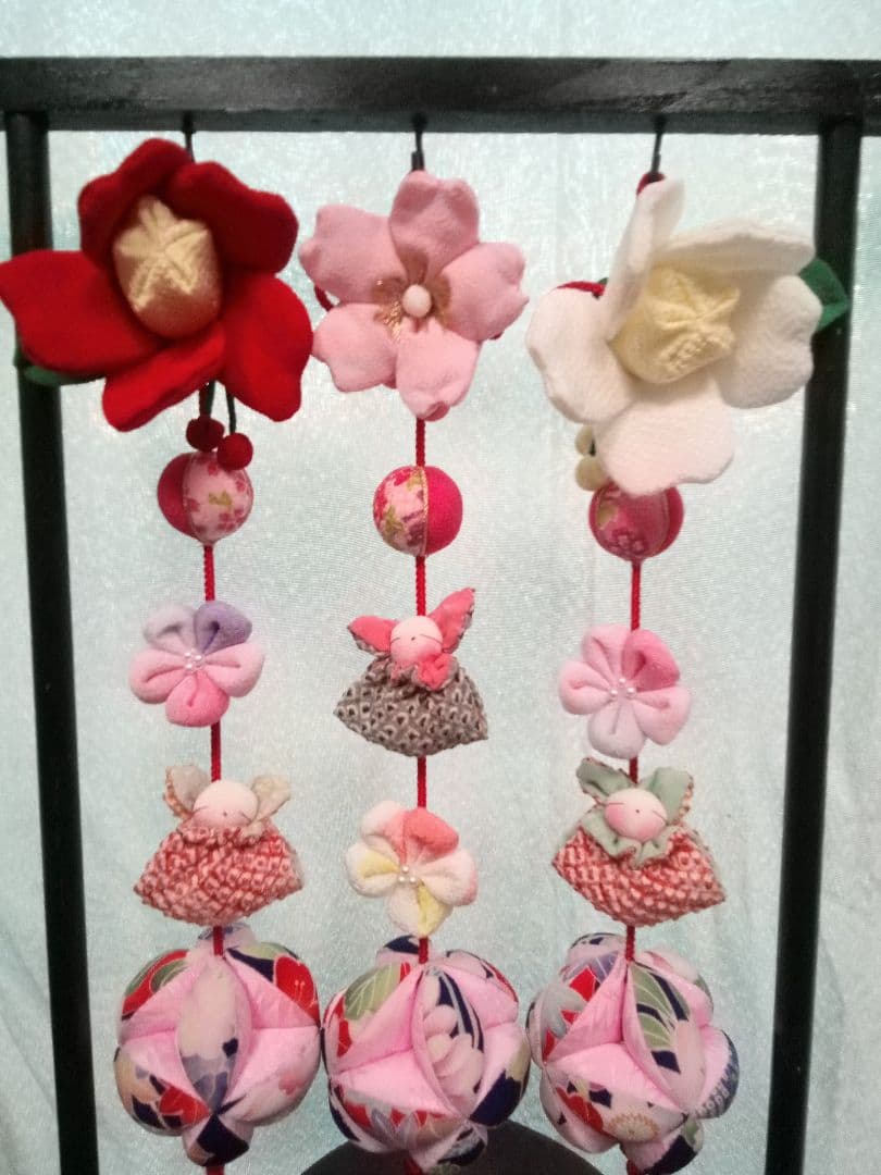 ちりめん細工　吊るし飾り　花と袋うさぎの癒し