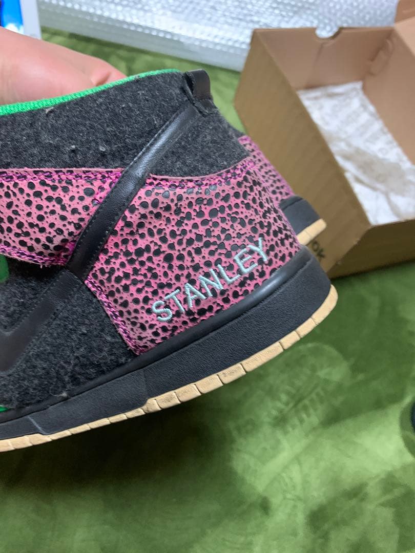 NIKE スニーカー　緑　ピンク　グリーン　30cm 中古