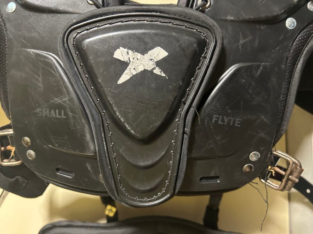 アメフト　xenith FLYTE ショルダー　バックプレート