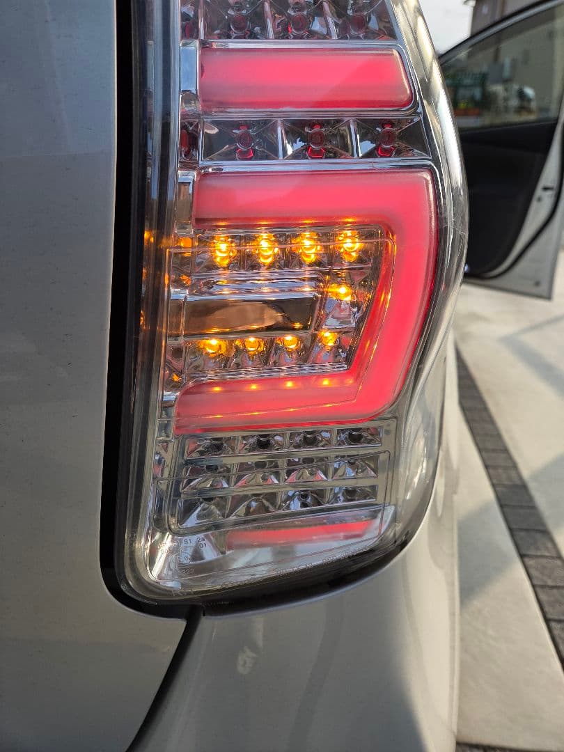 プリウスα REVIER(レヴィーア) LEDテールランプ 流星バージョン希少品