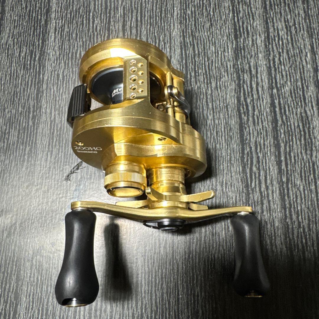 m*o様 シマノ 21 カルカッタコンクエスト 200HG 右ハンドル