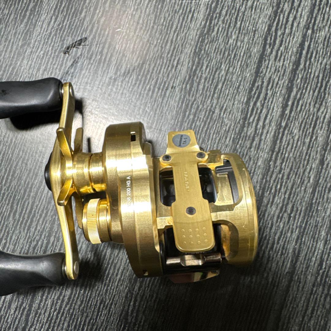 m*o様 シマノ 21 カルカッタコンクエスト 200HG 右ハンドル