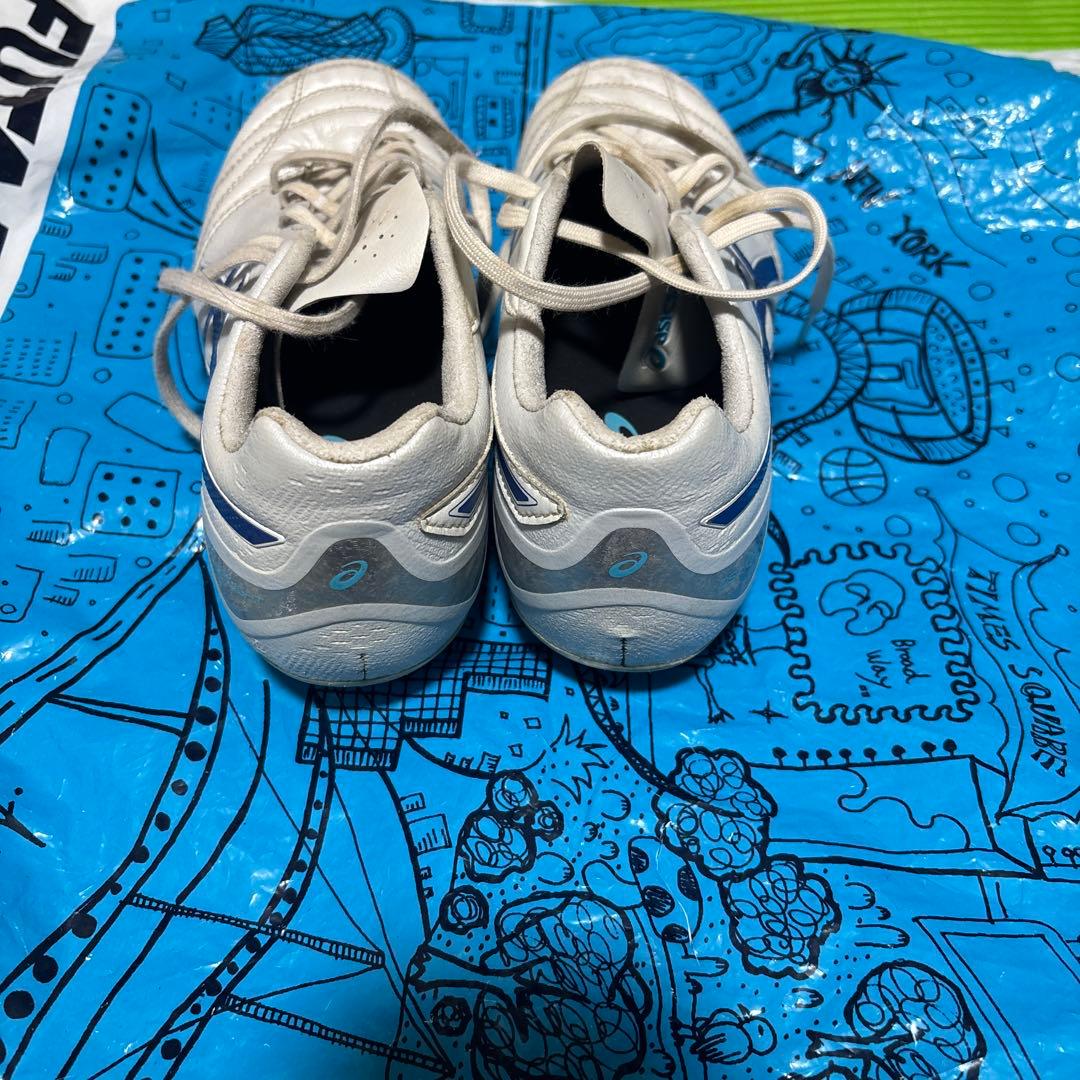 ASICS サッカーシューズ ホワイト/ブルー