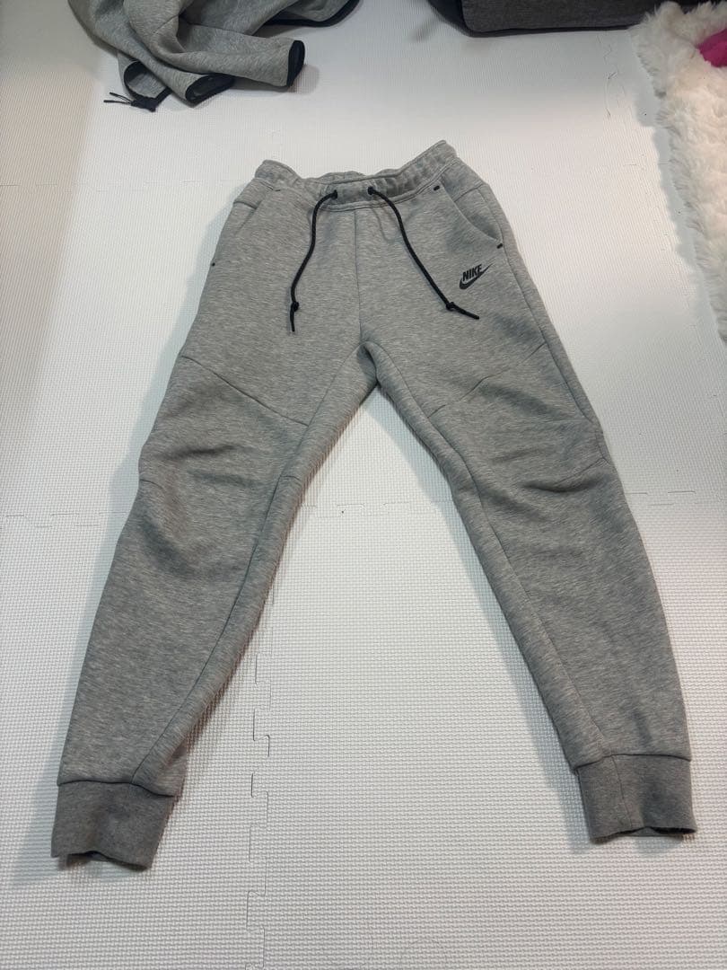 Nikeテックフリースグレー上下s