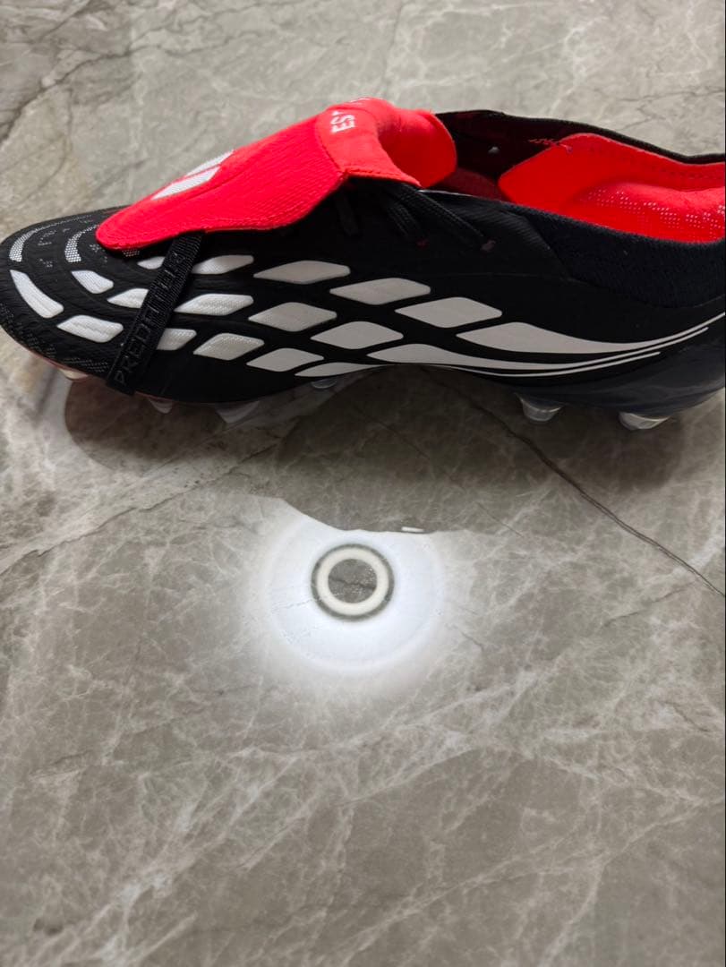 adidas Predator サッカーシューズ・スパイク ブラック/レッド