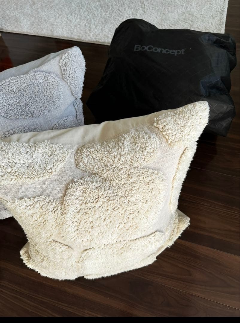 いつこ　Boconcept Tufted 2つ二万円 販売　袋付き