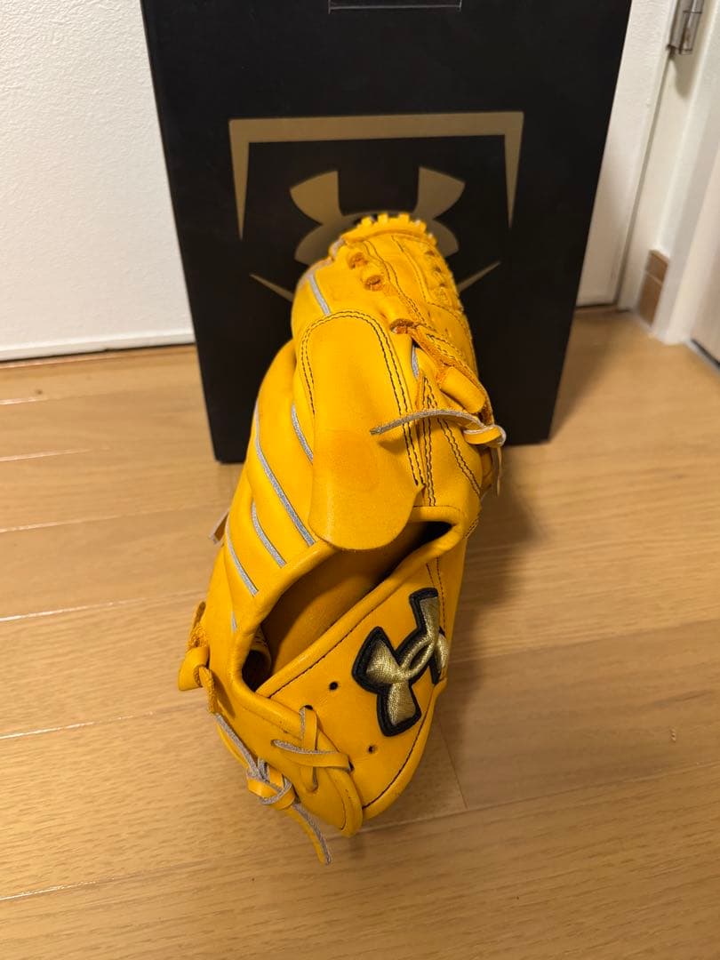 Under Armour 硬式グローブ イエロー