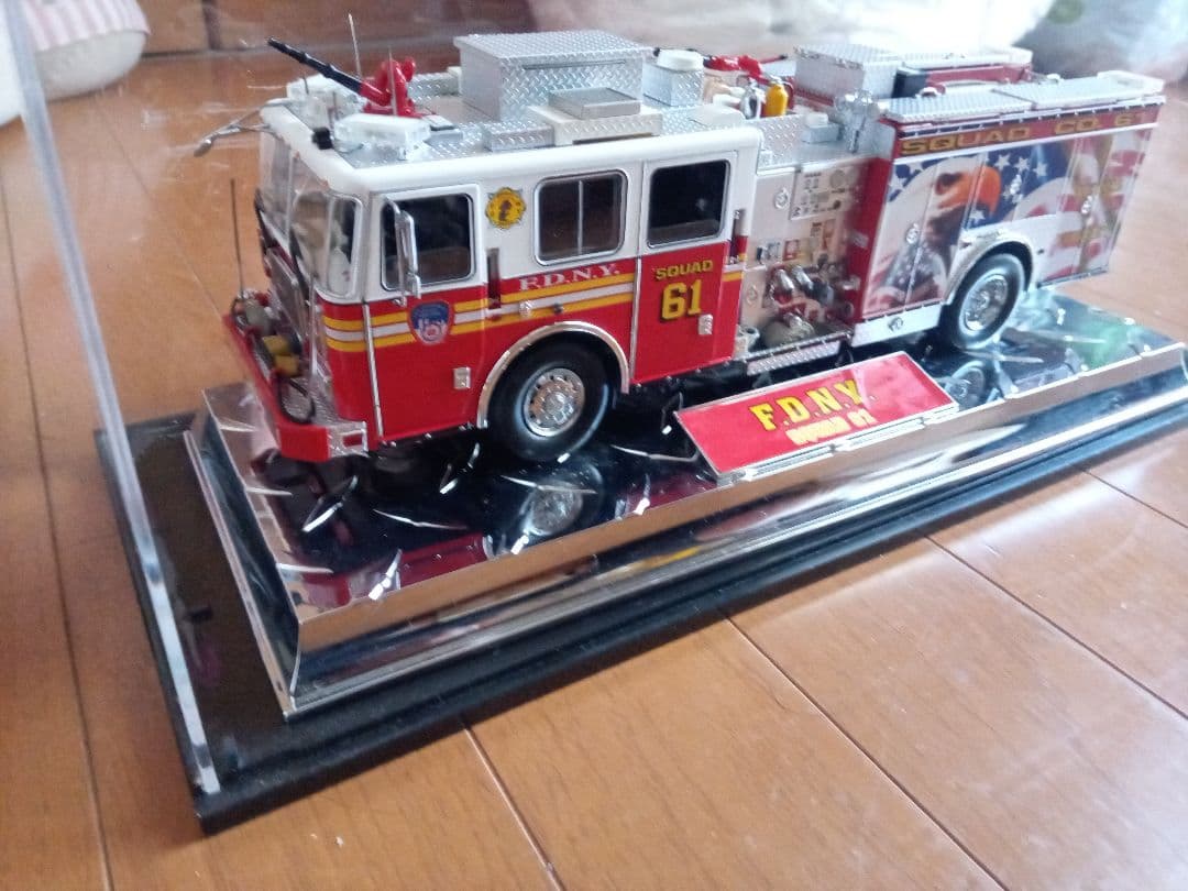 FDNY Squad 61 消防 ミニカー 1/32