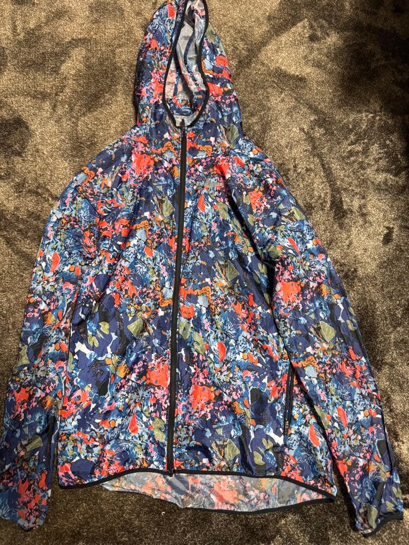 早い者勝ち！売り切り！　レア即売　NIKE ウィンドランナー S　花柄