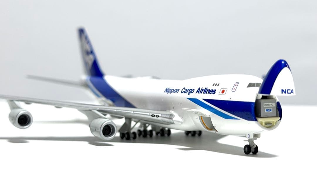 全日空商事 1/200 B747-400F NCA ジオラマ　KZD44402