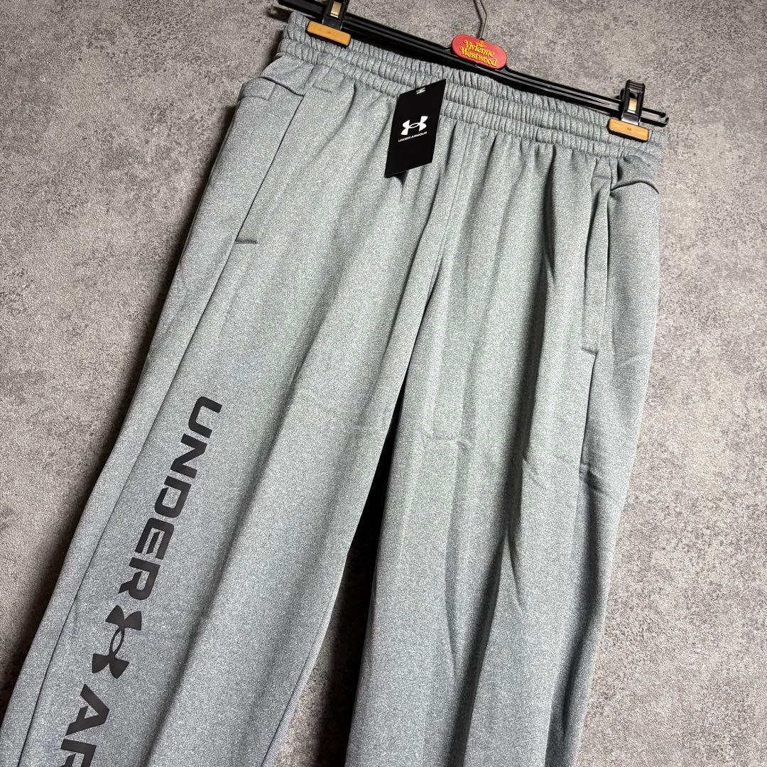 新品　アンダーアーマー 暖かロゴ入りパンツ「LGサイズ」