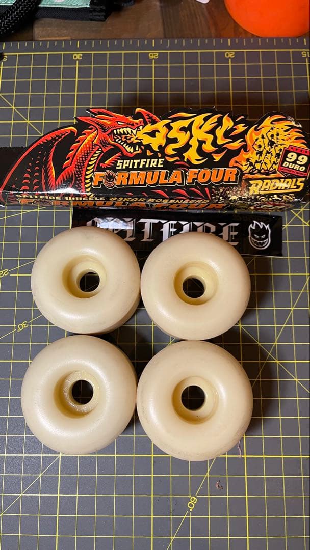スケートボード spitfire 57mm oski