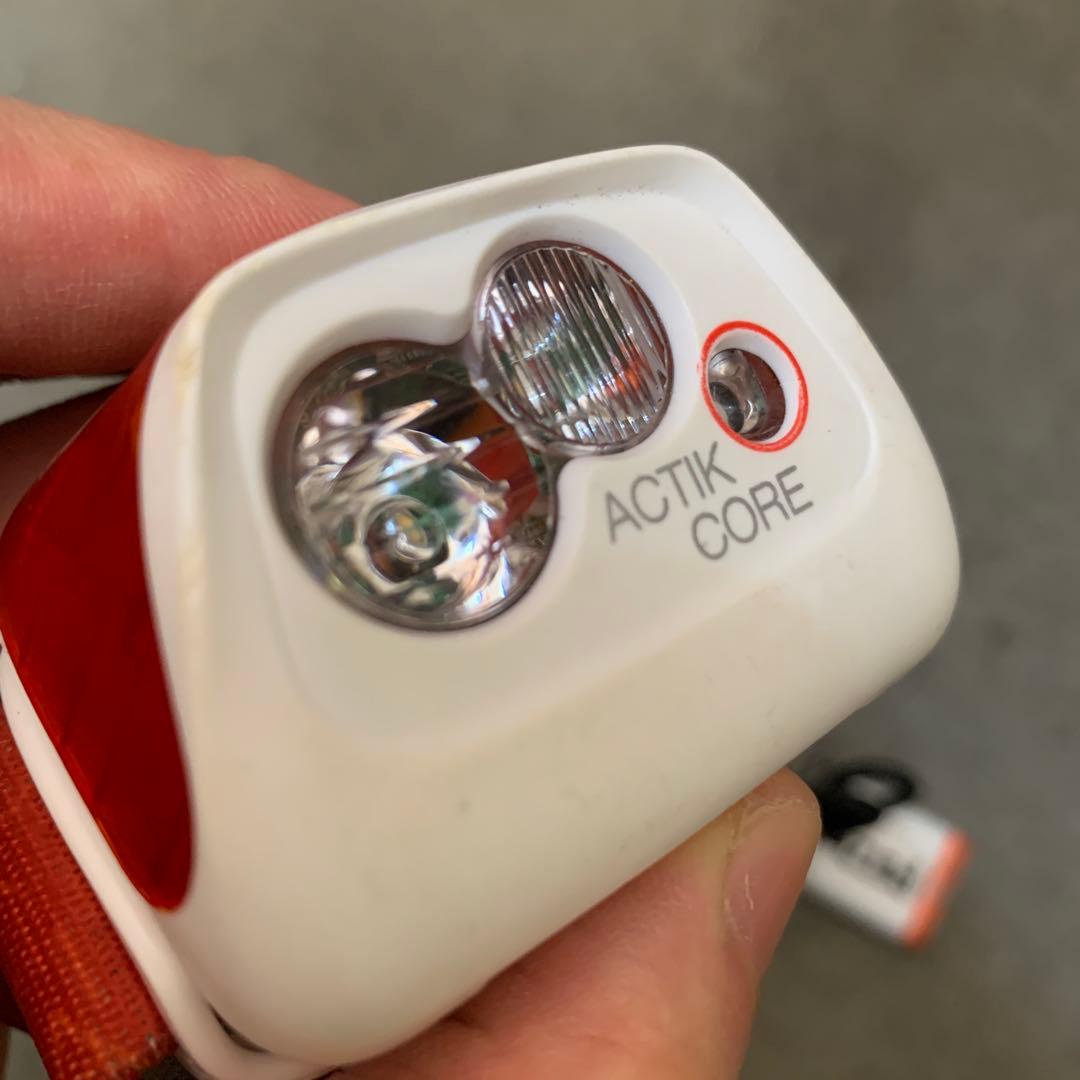 Petzl Actik Core ヘッドライト