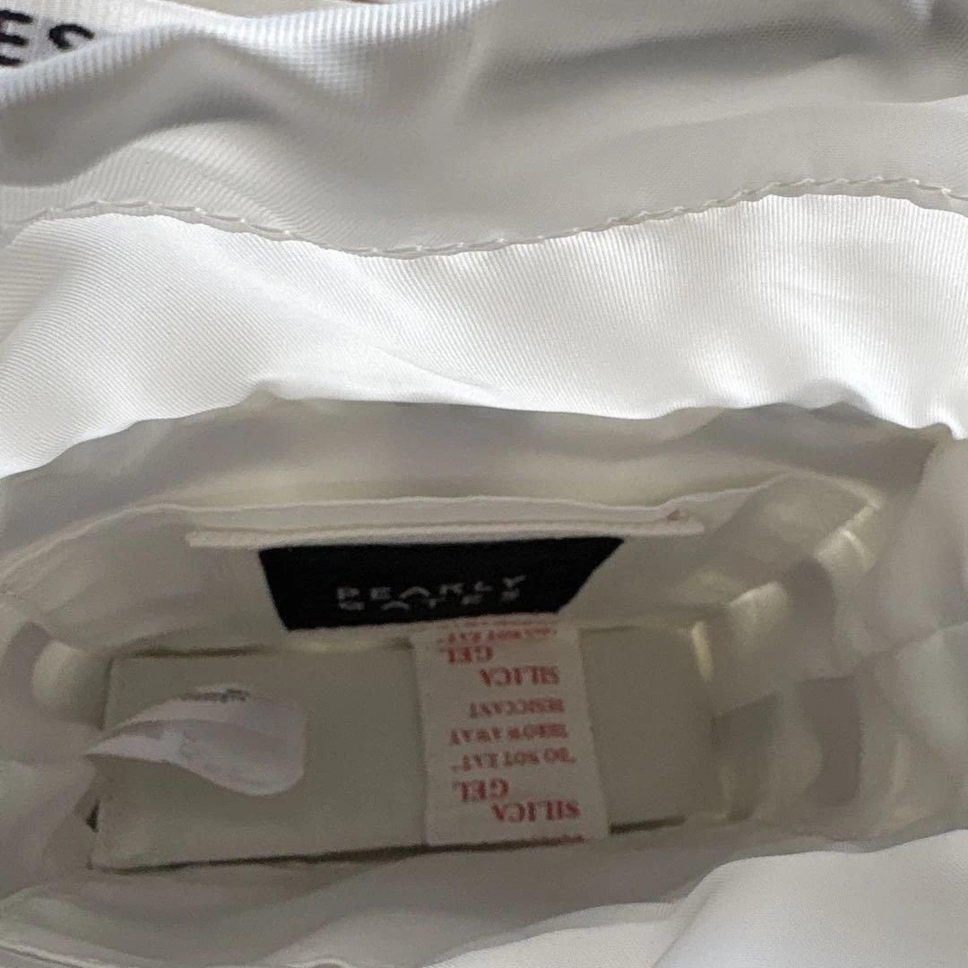 PEARLY GATES ロゴ入り小型バッグ