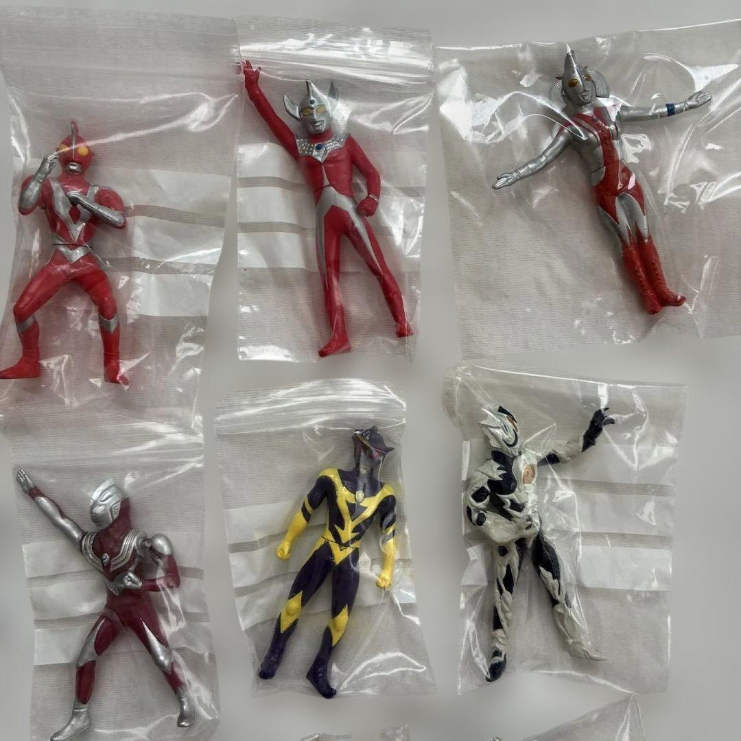 ガチャガチャ　カプセルトイまとめ売り　ウルトラマン　ゴジラ他