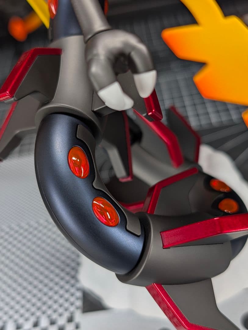 黒いメガレックウザ　全塗装　完成品　ポケプラ