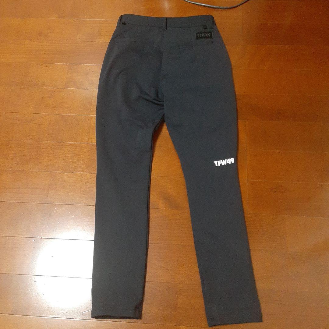 美品　TFW49 ロゴ入り スリムフィットパンツ 黒　M