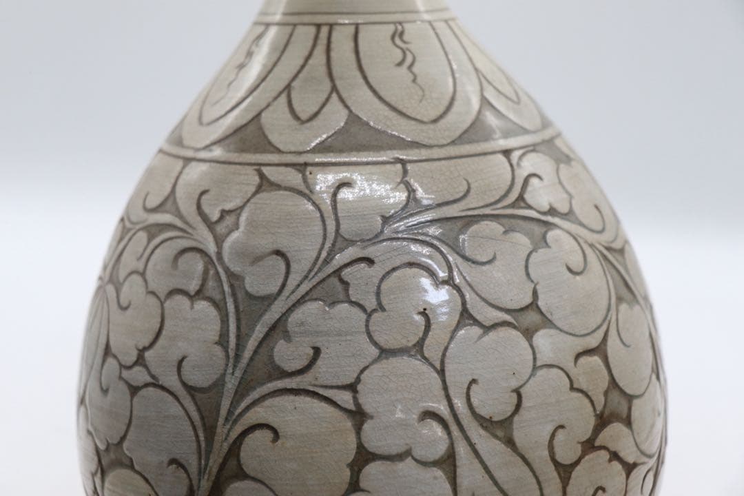 中国　磁州窯　掻き落とし花卉紋瓶　高さ約32.2cm 送料込み260406