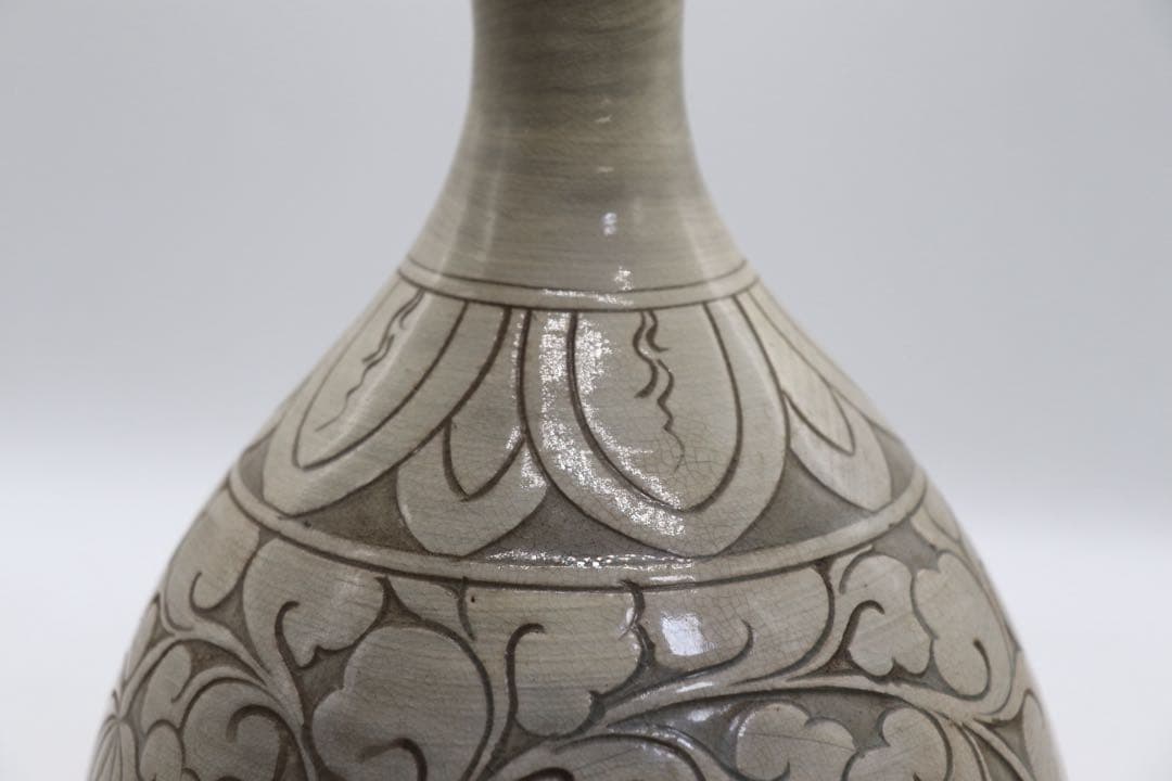 中国　磁州窯　掻き落とし花卉紋瓶　高さ約32.2cm 送料込み260406