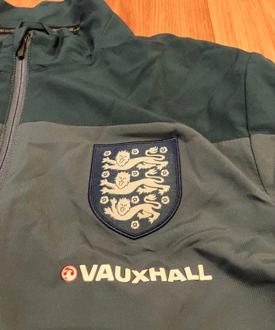 サッカーイングランド代表ウエア　キッズ