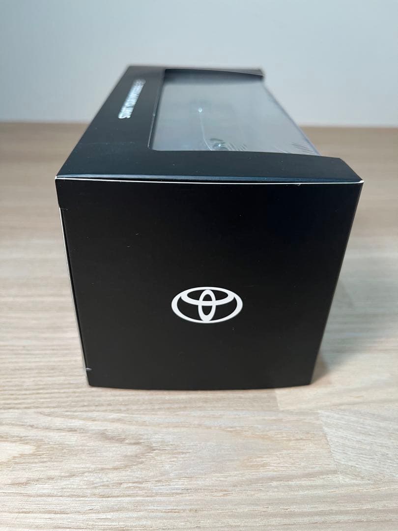 トヨタ　新型ヴォクシー　ミニカー