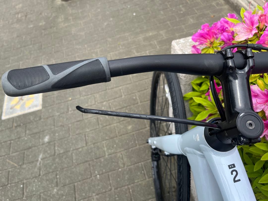 Trek FX2 Gen4 2025年モデル クロスバイク 白色 アルミ