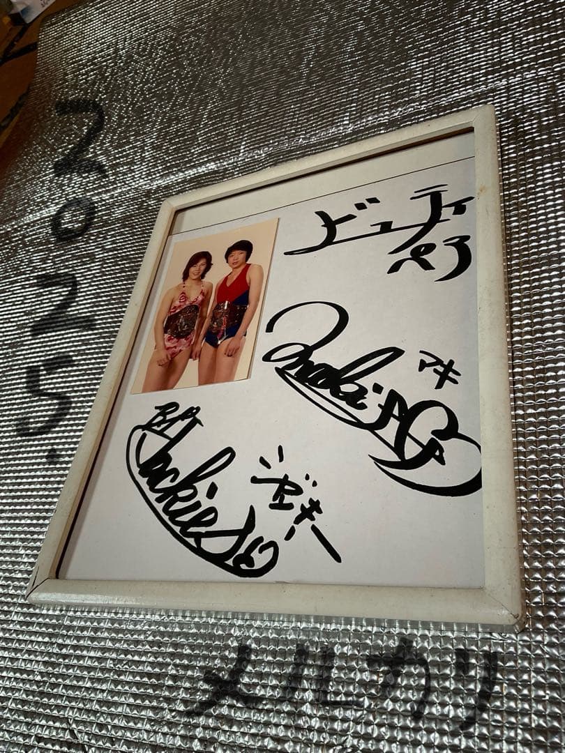 ビューティーペア／ジャッキー佐藤&マキ上田肉筆サイン色紙【昭和の女子プロレス】。