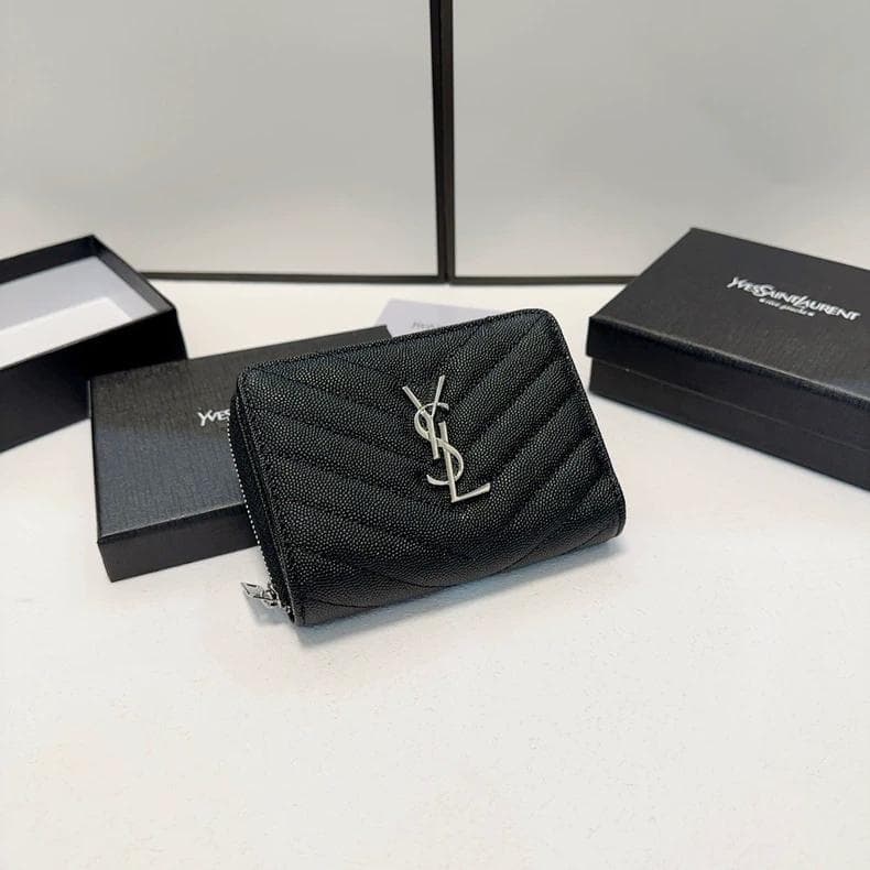 【美品】サンローラン 二つ折り財布 カサンドラ キャビアスキン キルティング 黒