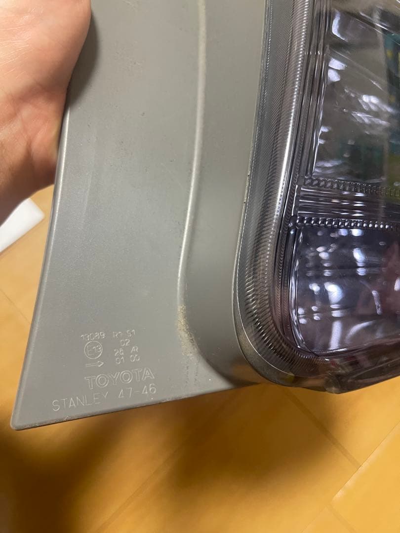 プリウスα 40 前期純正 47-46 テールライト テールランプ 右 運転席側