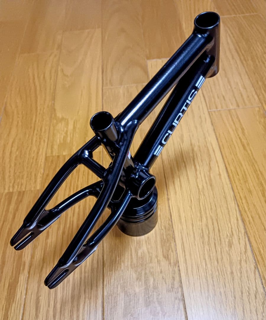トロフィー（CURTIS BIKES）MADE IN ENGLAND　※匿名配送