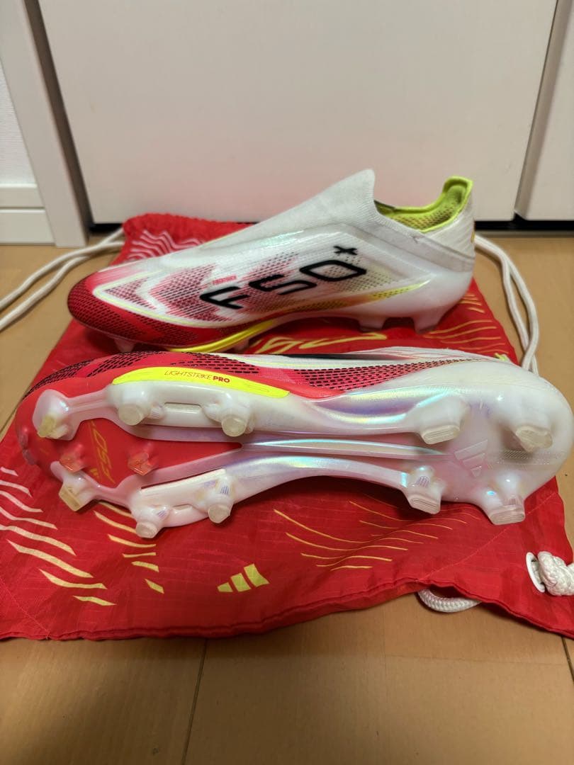 adidas F50 サッカーシューズ・スパイク ホワイト/レッド/イエロー