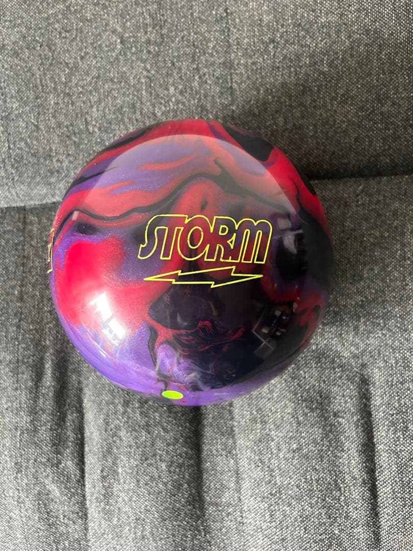 STORM IDENTITY ボウリングボール