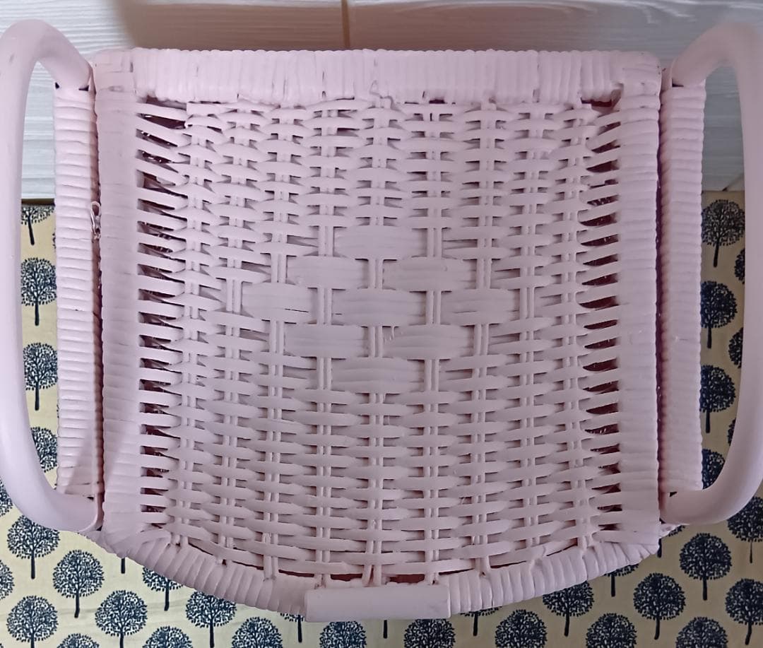 籐・ラタンのネイルピンク色のバスケット