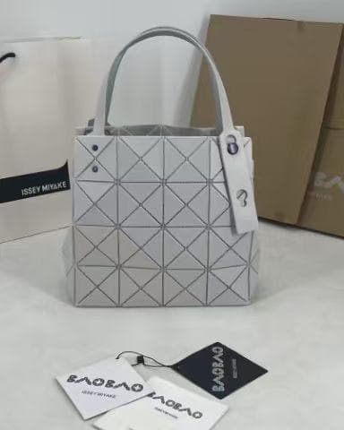 ISSEY~ MIYAKE ~ BAOトートバッグ グレー