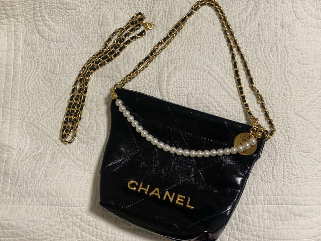 CHANEL ノベルティ チェーンバッグ パール 箱潰れ ドバイにて