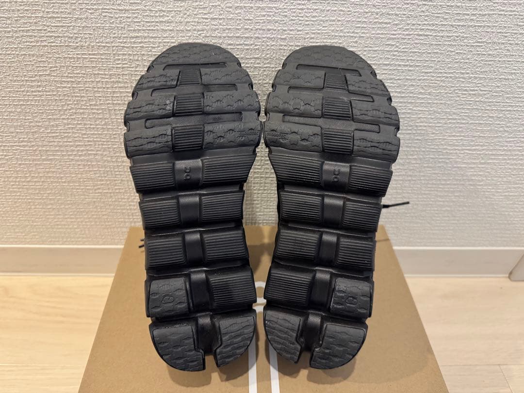 On オンCloudflow4 IKON 23.5cm ウィメンズ　限定